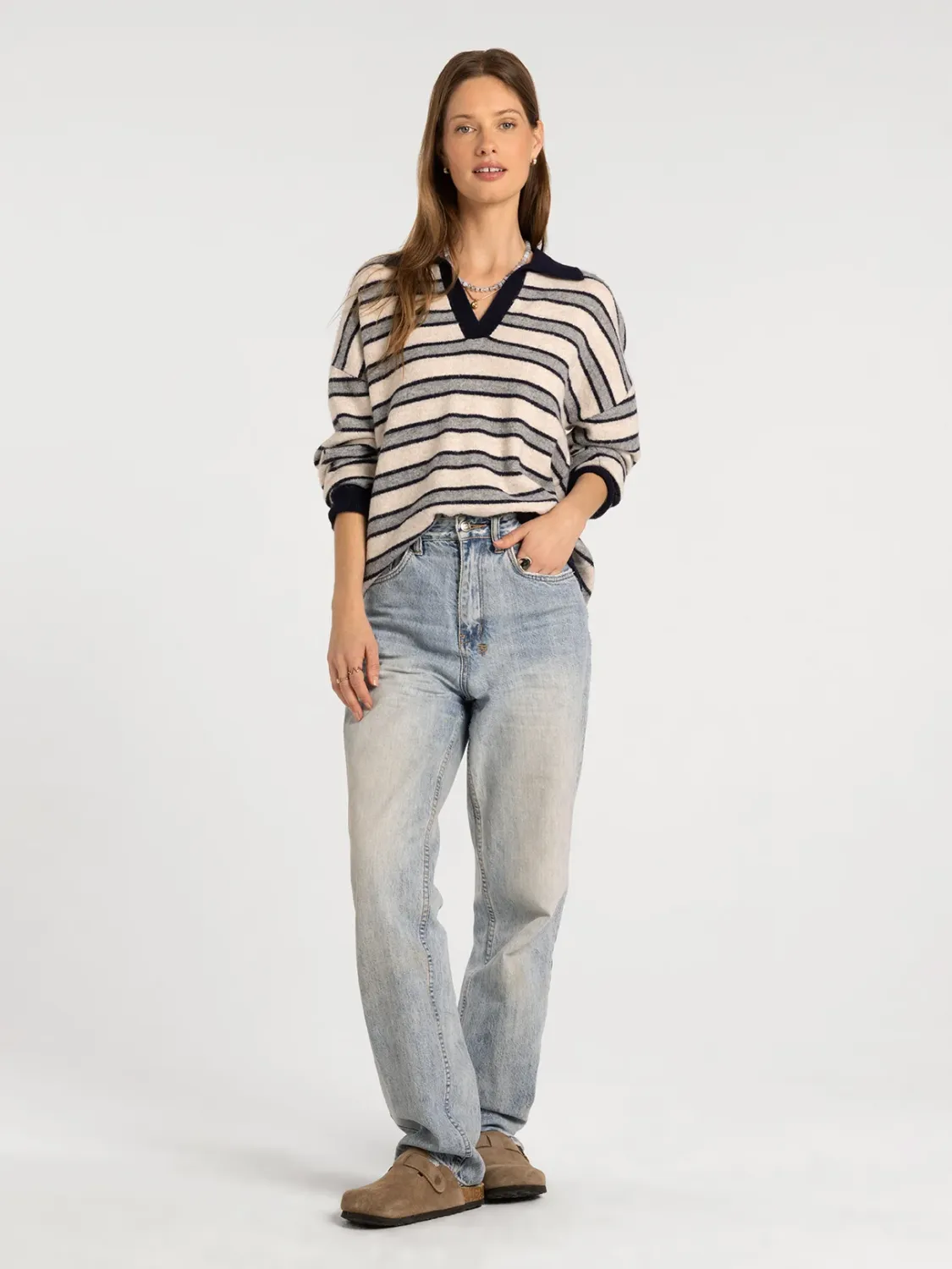 NINA V-NECK  COLLARED