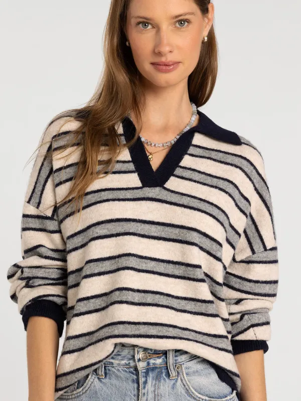 NINA V-NECK  COLLARED