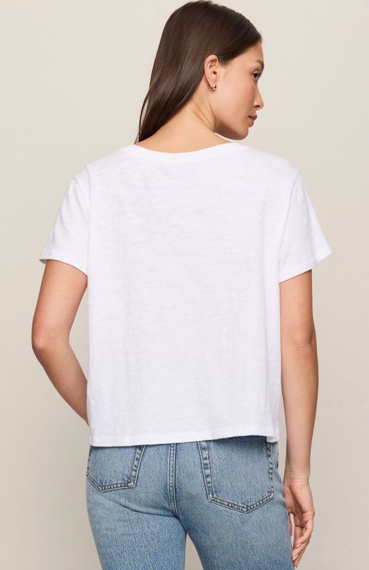 NOMAD V NECK TEE