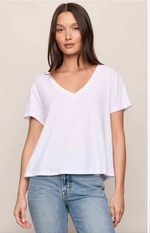 NOMAD V NECK TEE