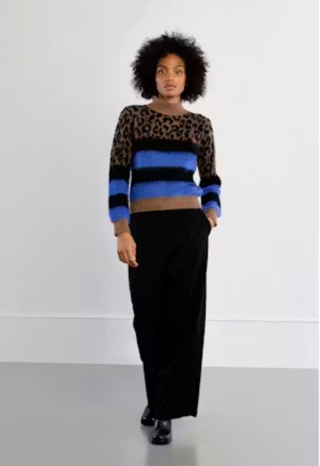 MOCK NECK W LEOPARD PRINT