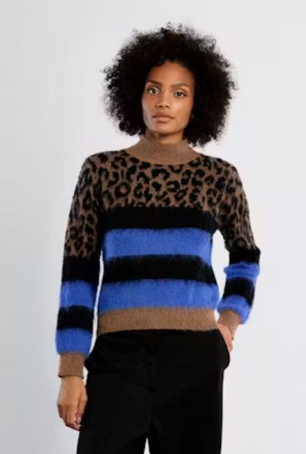 MOCK NECK W LEOPARD PRINT