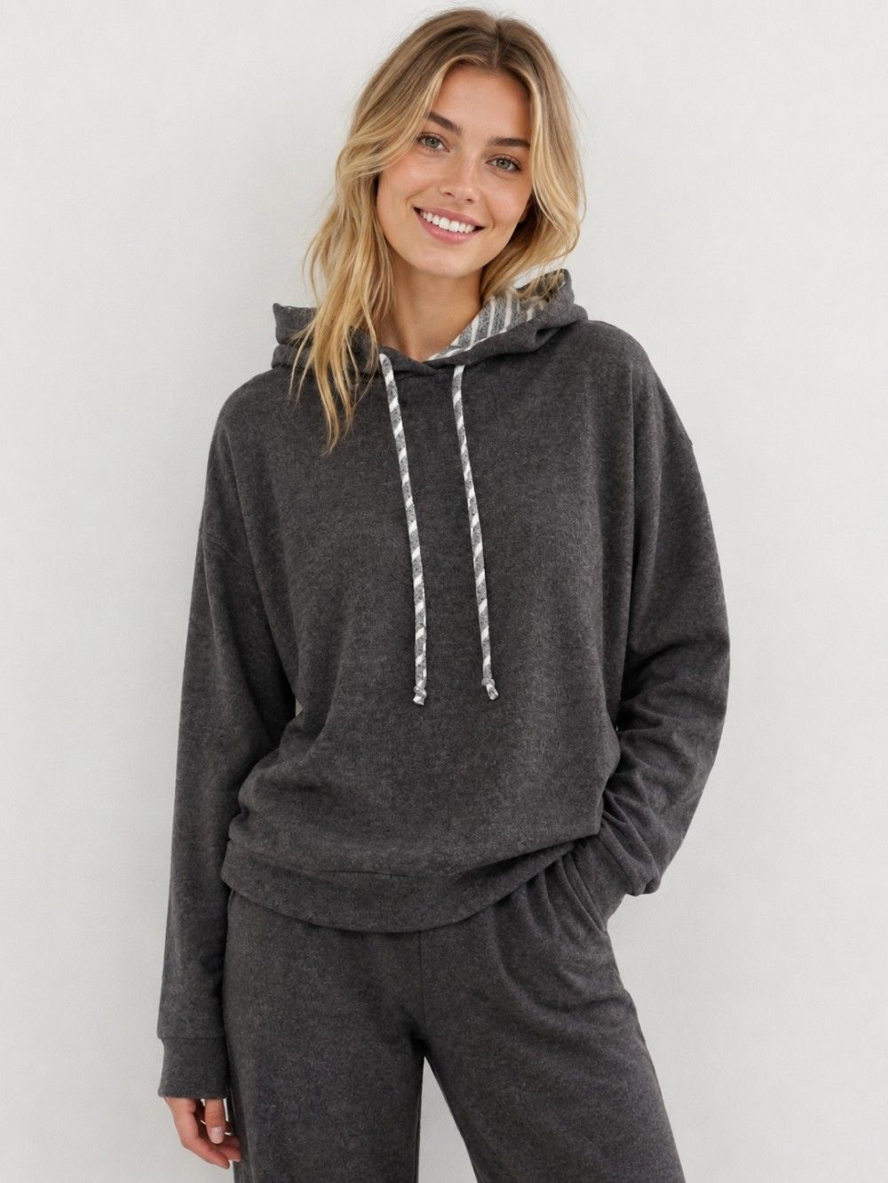 BRUSHED TOP WITH HOODIE
