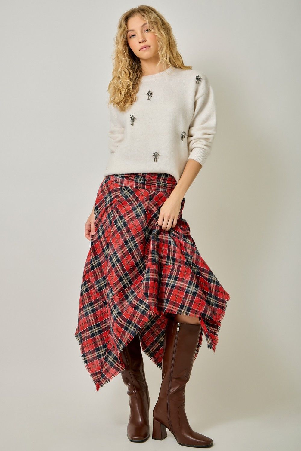 ASYMMETRICAL FRAYED HEM