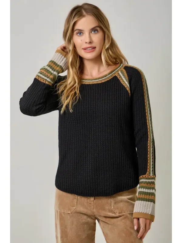 RAGLAN AND SLEEVE TRIM DETAIL