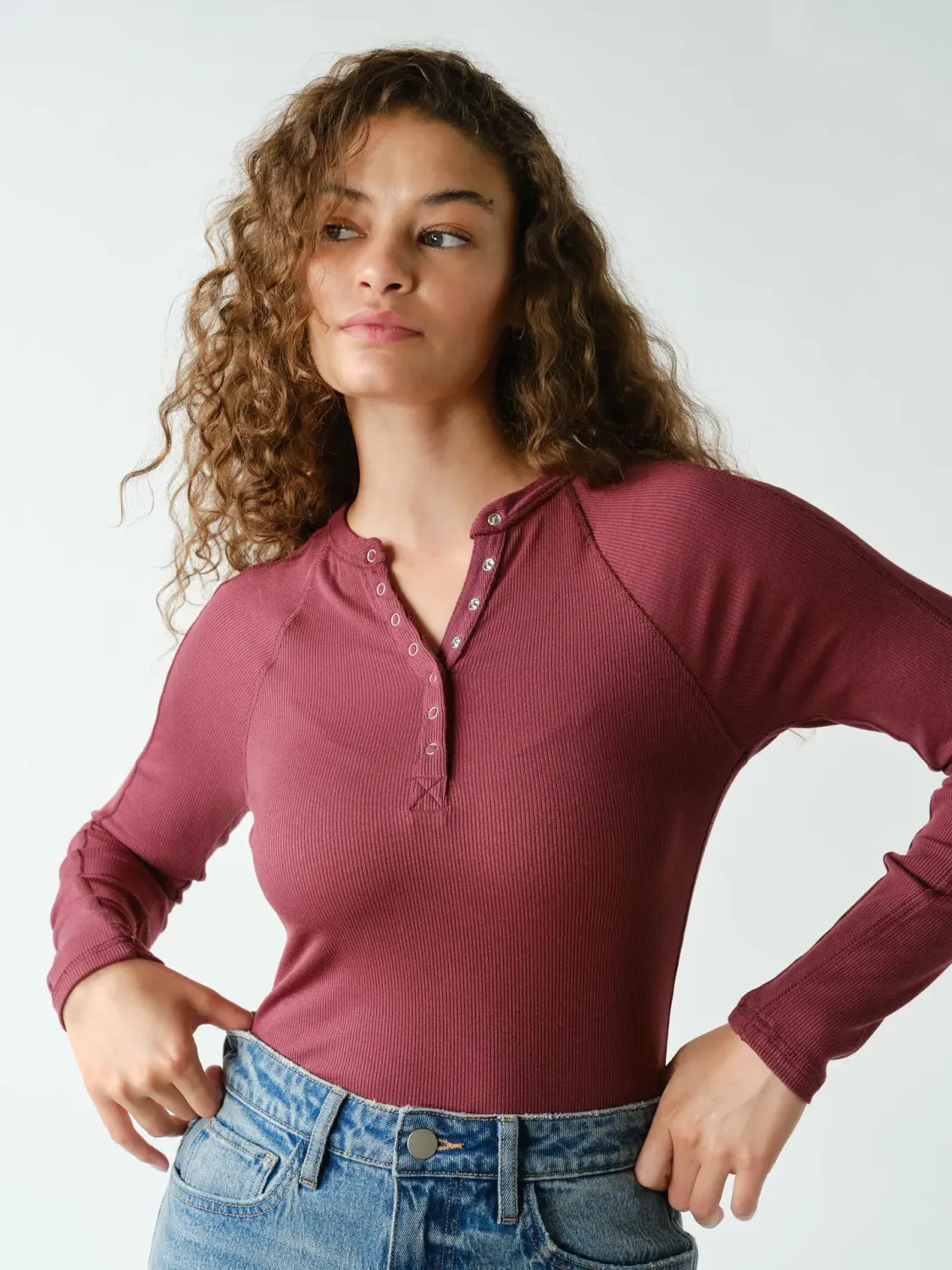 ESSENTIAL MICRO-RIBBED HENLEY