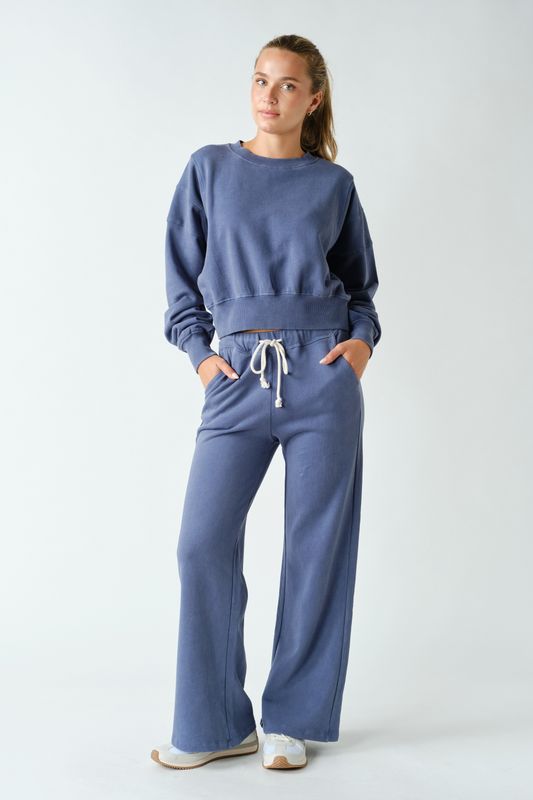 MINERAL WASH CROPPED SWEATSHIRT