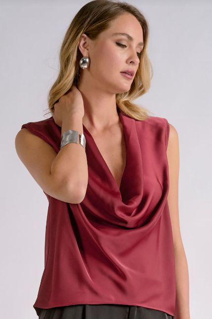 SILKY DRAPE NK SLVLESS TOP
