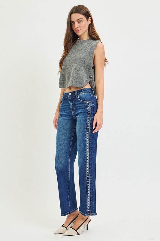 EMBROIDERED DETAIL MID RISE STRAIGHT