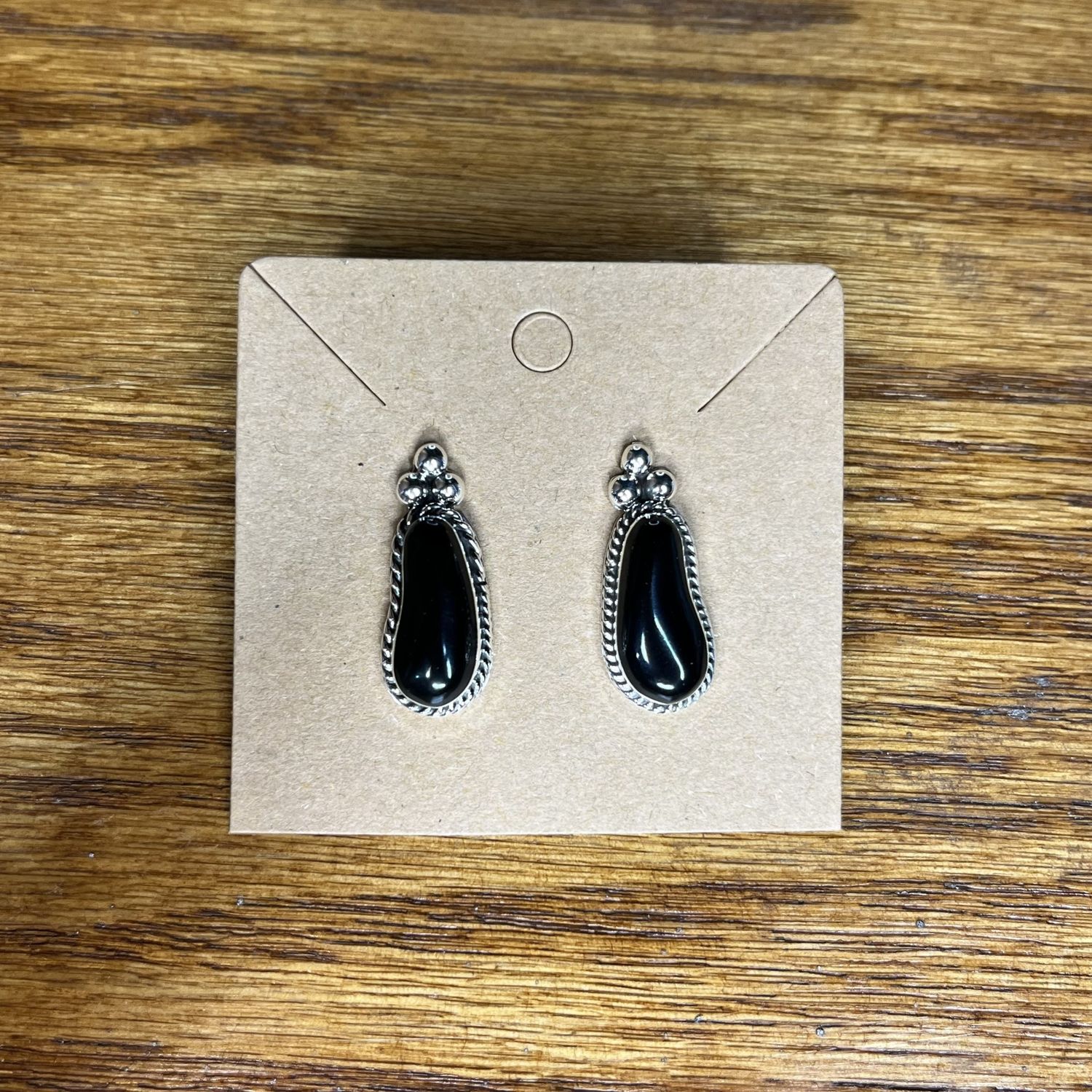 Onyx Peanut Post Stud