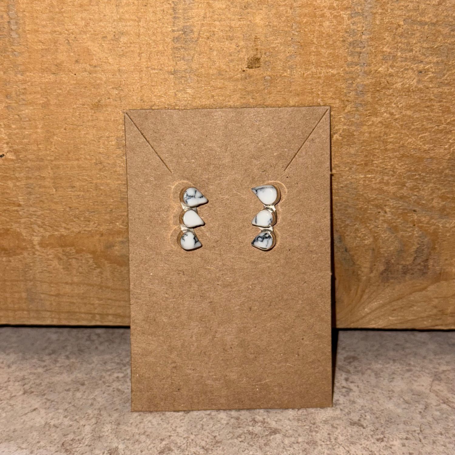 Howlite Triple Teardrop Mini Crawler