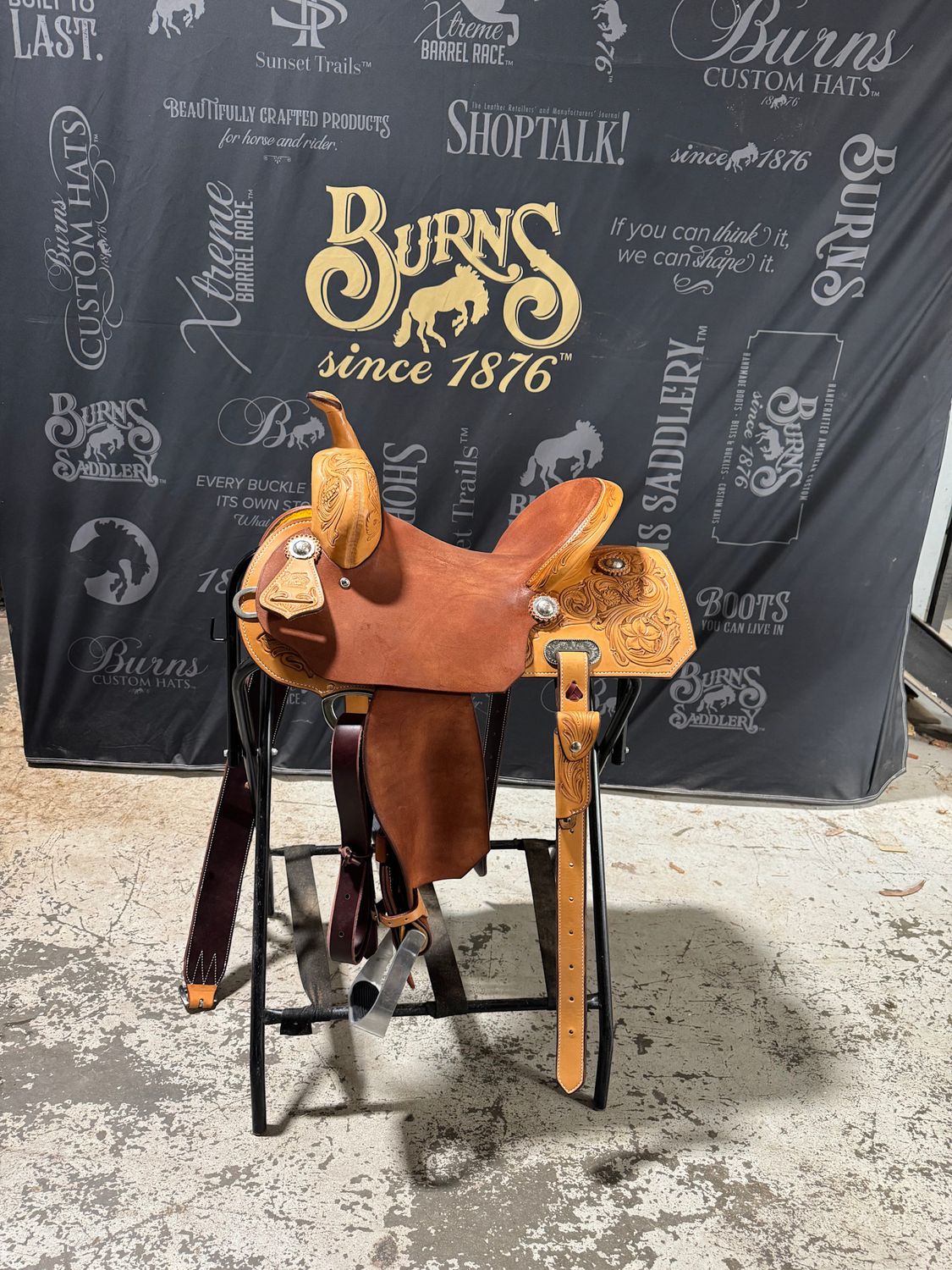 1420HD 1/2 Russet/Chestnut Barrel Saddle w/D Daisy