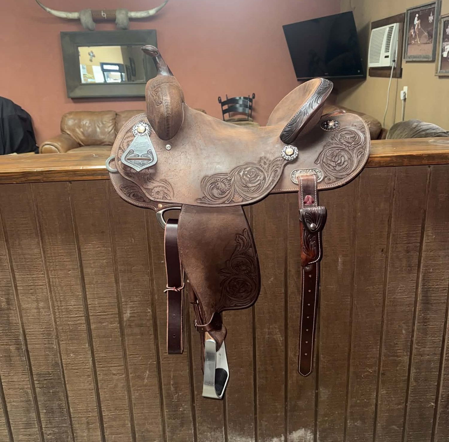 1520HD Chcolate Barrel Saddle w/Rose corners