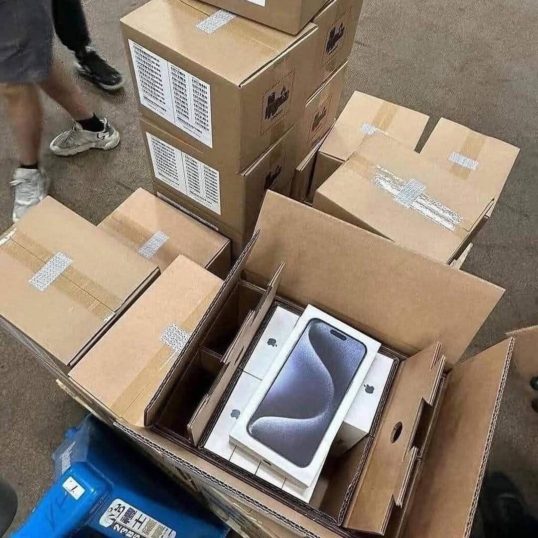 Brand New iPhone 16 Pro Max Pallet (15 pieces per pallet)