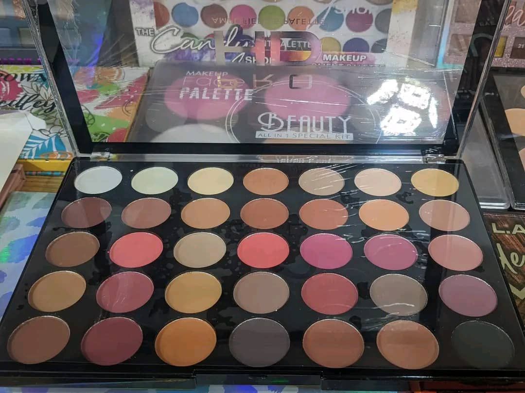 MAKEUP/COSMETICS PALLETS