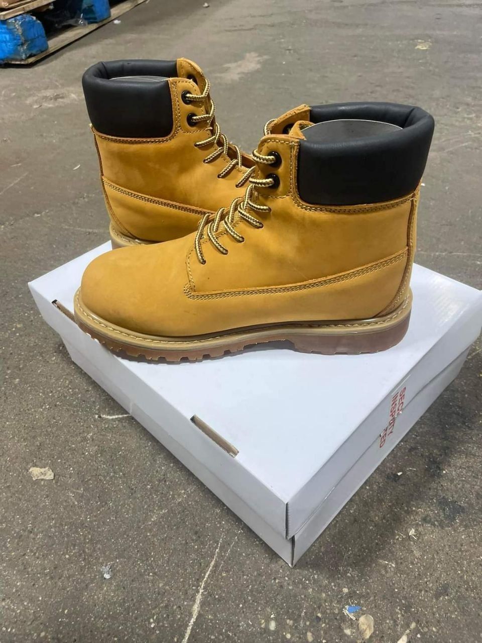 Rawlings Shoe Pallet (70 pieces per pallet)