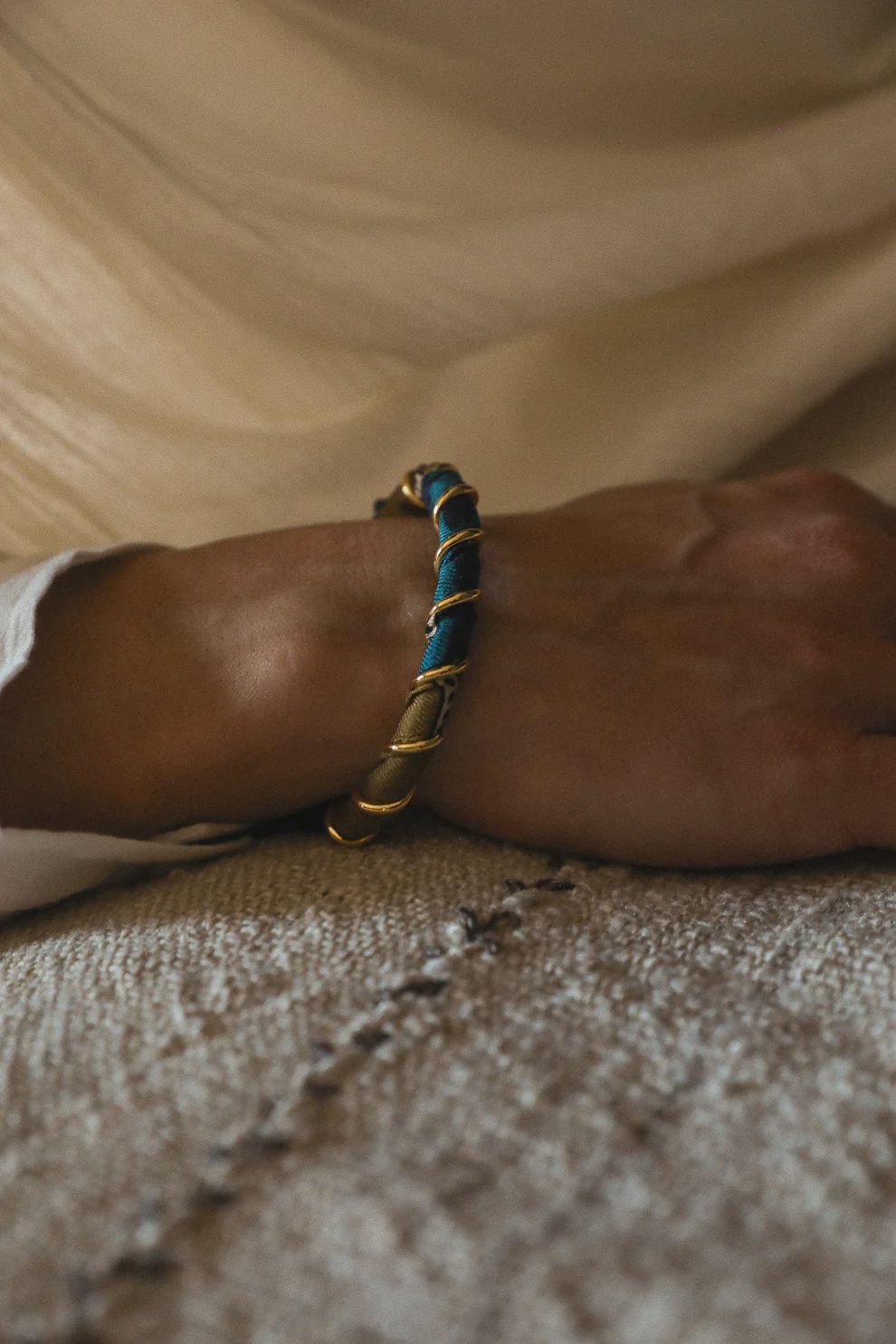 Octobre, small, gold brass