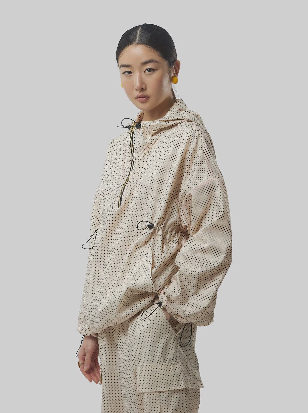 Tony Black-Dotted Sand