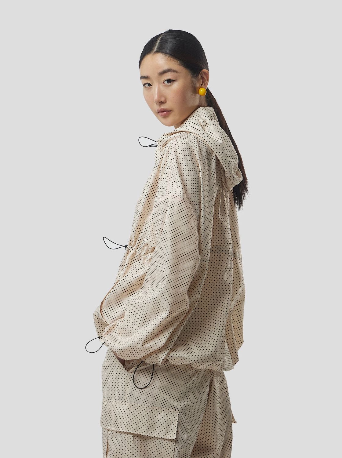 Tony Black-Dotted Sand