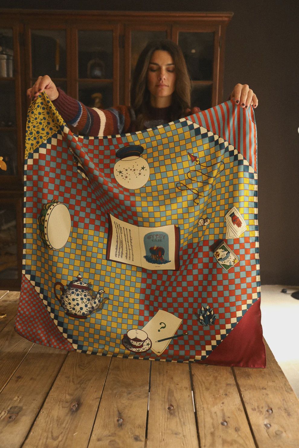 Gypsy Tales 90cm Silk carré, Neutral