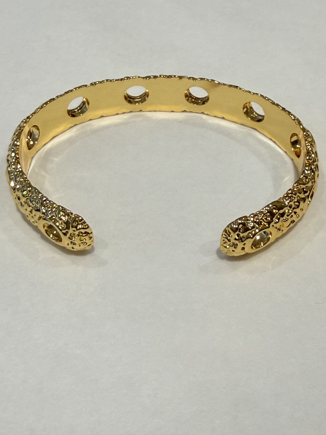 Queen, small, gold brass