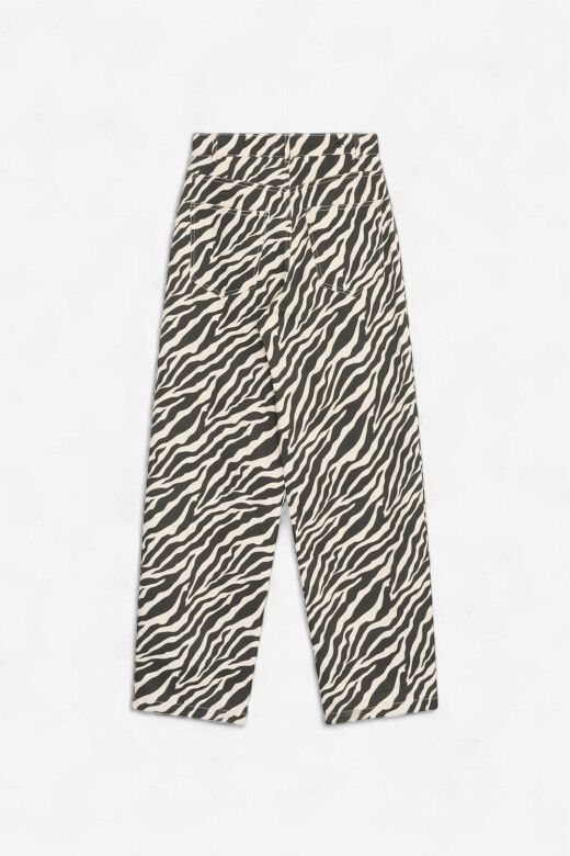 Zebra, jeans