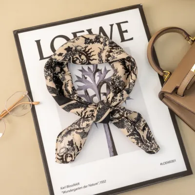 Foulard Soleil Vintage Carré Élégance Mystique 70x70