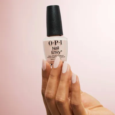 OPI Nail Envy natuurlijke nagelbehandeling – versterkt en verzorgt zwakke nagels, verkrijgbaar in verschillende kleuren