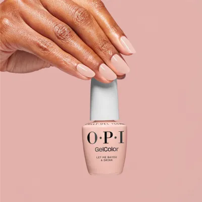 OPI gelcolors in zachte nude en French tinten voor een elegante, natuurlijke manicure