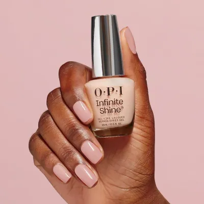 OPI Infinite Shine in nude tinten voor een subtiele en verzorgde manicure