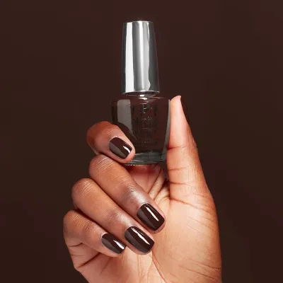 OPI Infinite Shine in donkere tinten voor een elegante en intense manicure