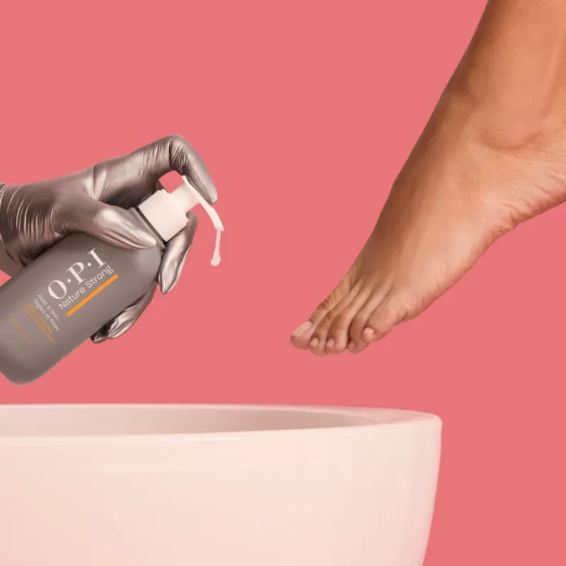 OPI Soften Up Pedi Soak – Nails & Skin 250ml, 94,8% natuurlijk, vegan voetbad voor zachte, frisse voeten met MoodBloom-geur.