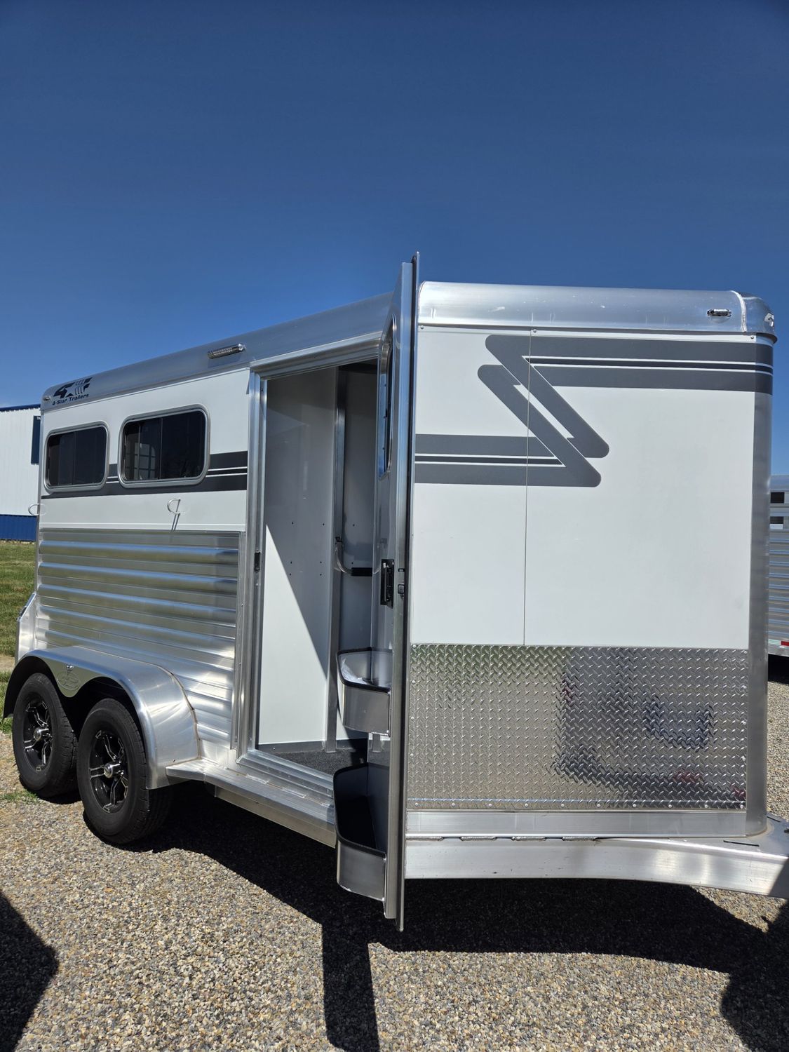 2027 11' 4- Star Slant Load 2 Horse Bumper Pull