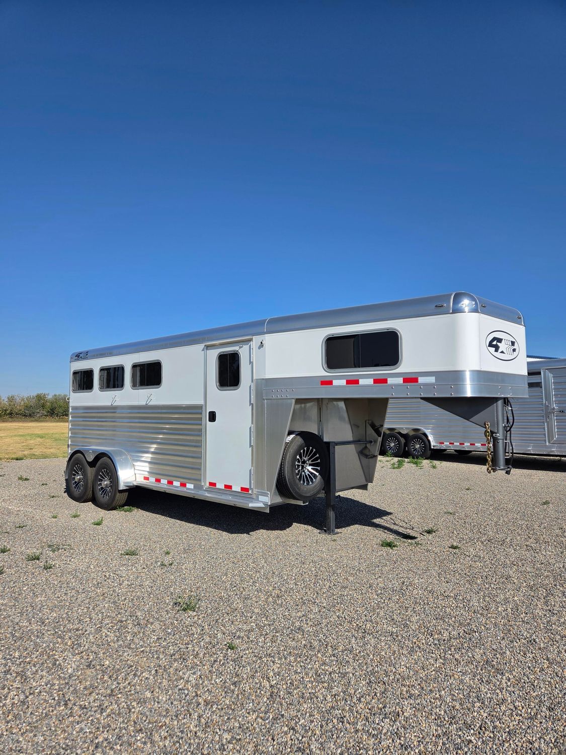 2027 4 Star 17' 3- Horse Slant Load Trailer