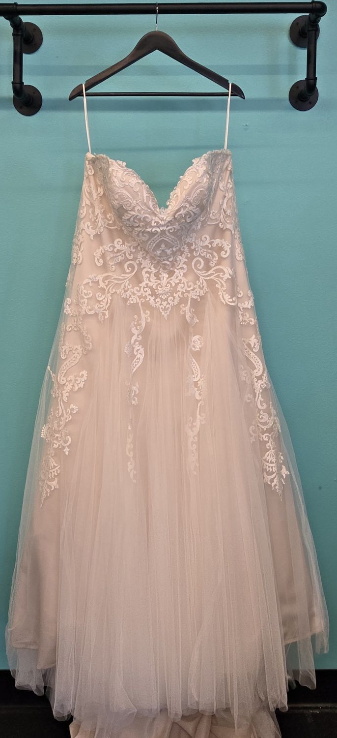 Size: 24   Brand: Casablanca