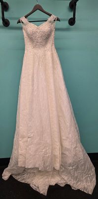 Size: 8    Brand: D&amp;S Bridal