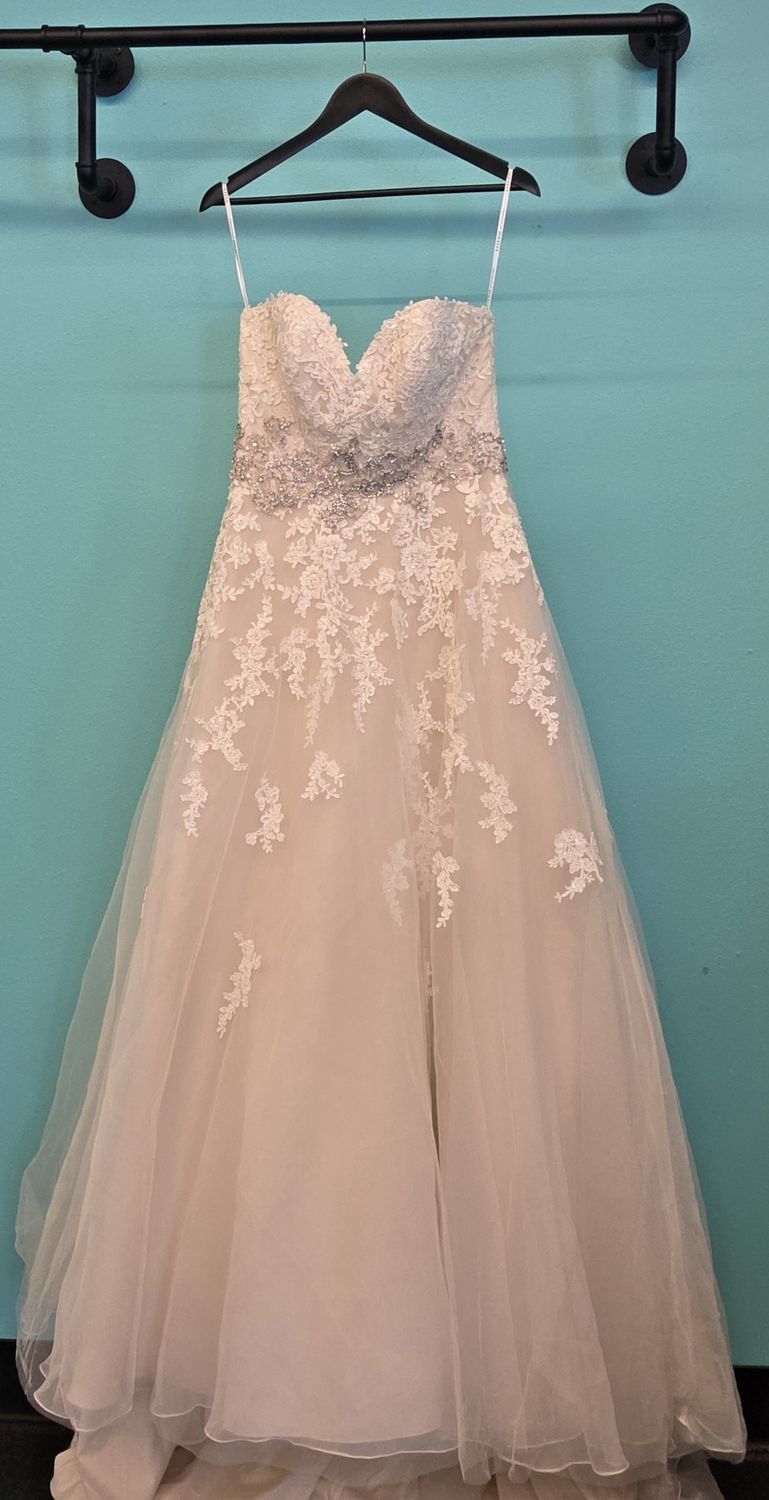 Size: 12     Brand: Essense of Australia