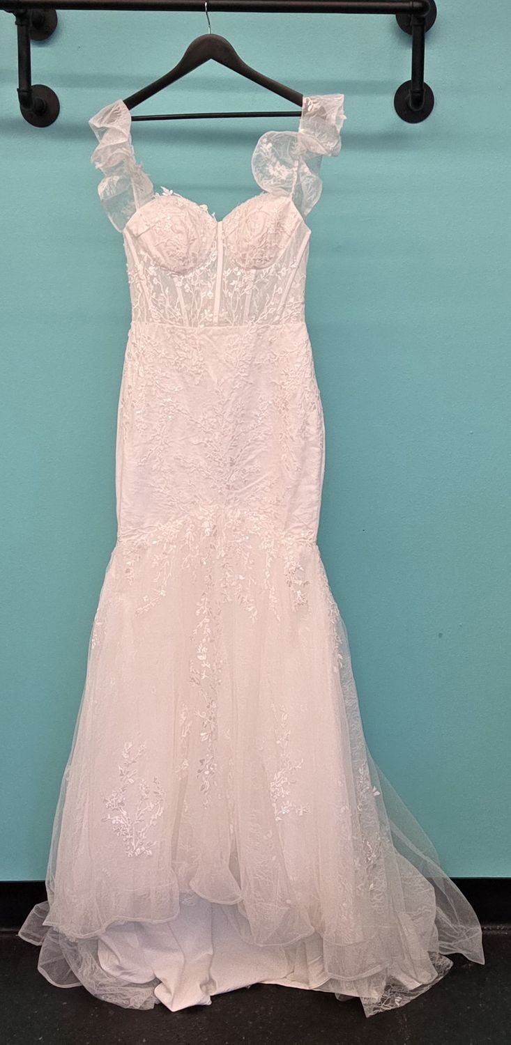 Size: 8   Brand: Wedding Dress