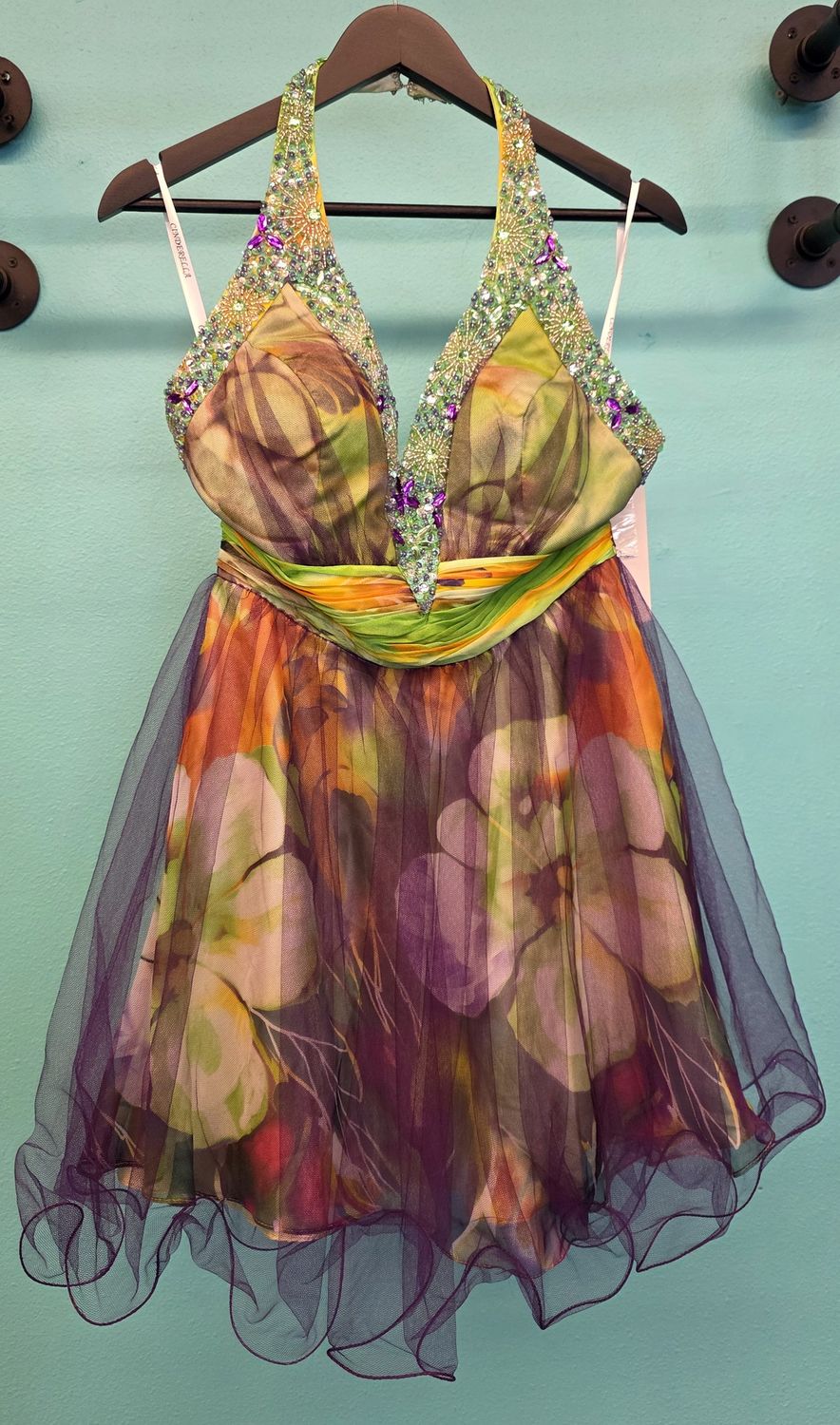 Size: 8   Brand: Cinderella