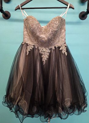 Size: S (2)    Brand: Fiesta Fashion