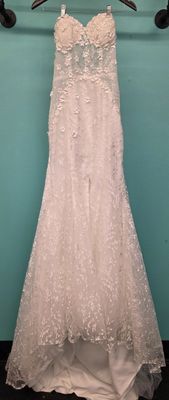 Size: 8     Brand: Wedding Dress