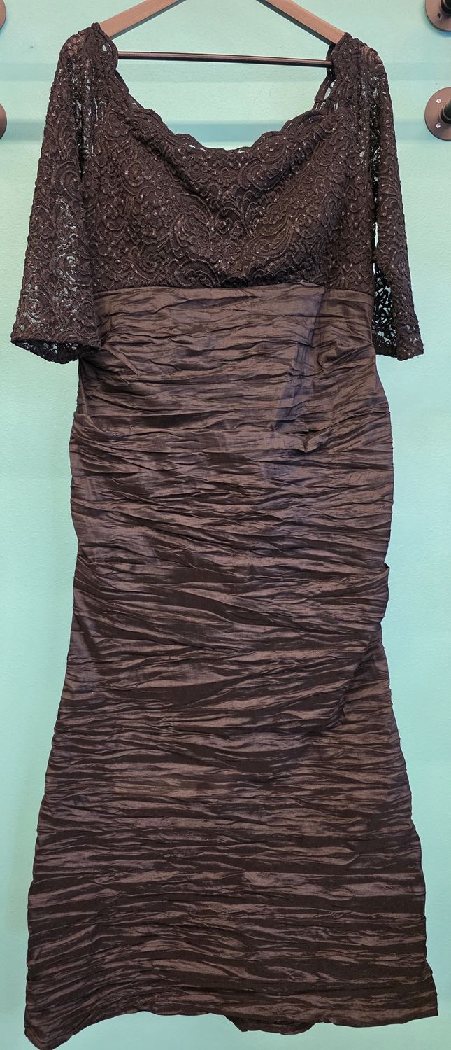 Size: 18  Brand: Alex Evenings