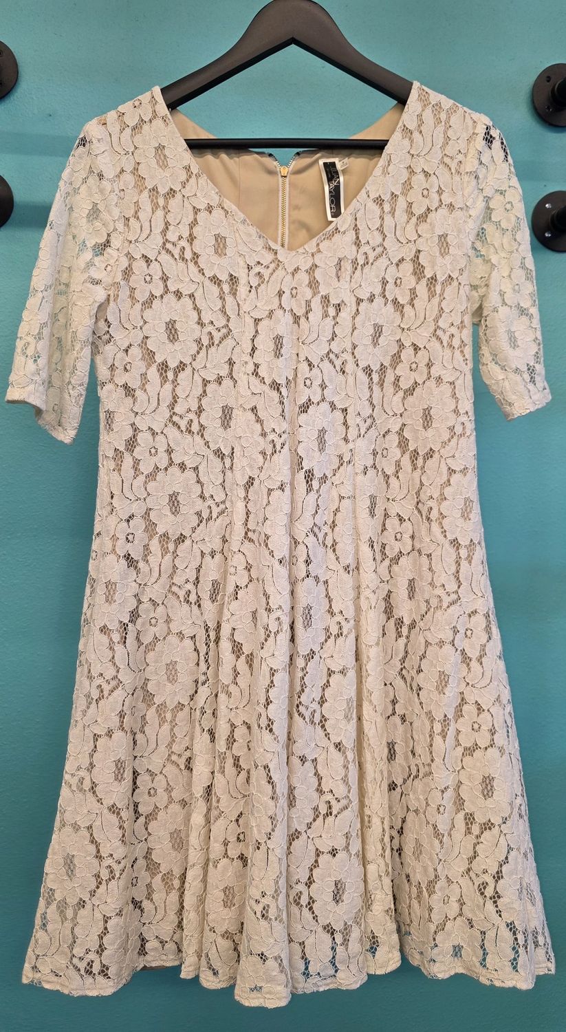 Size: 8    Brand: Julian Taylor