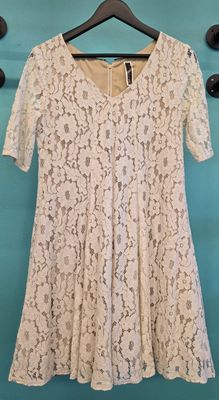 Size: 8    Brand: Julian Taylor