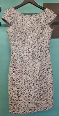 Size: 4   Brand: Adrianna Papell