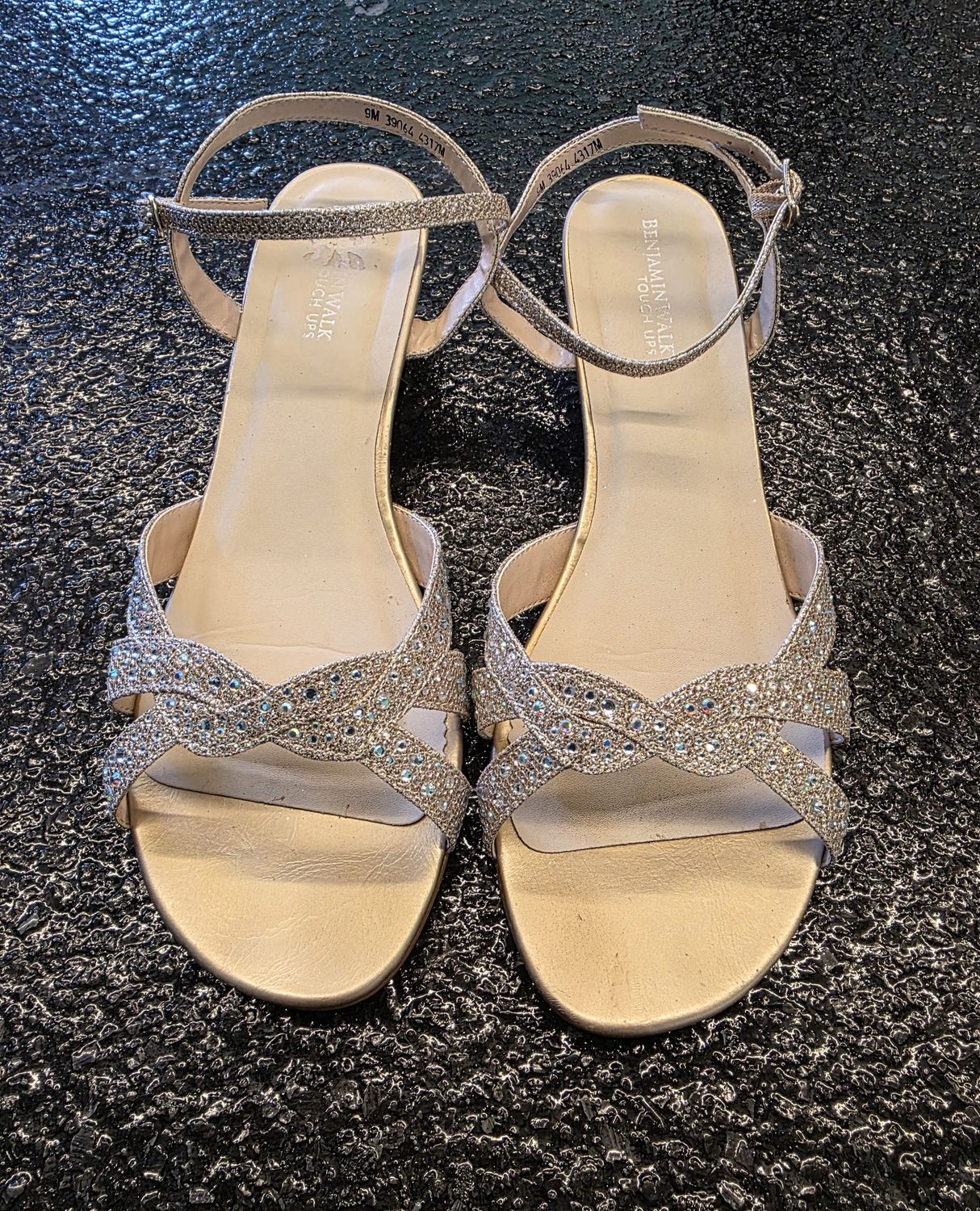 Size: 9   Brand: Benjamin Walk Touch Ups