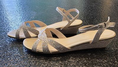 Size: 9   Brand: Benjamin Walk Touch Ups