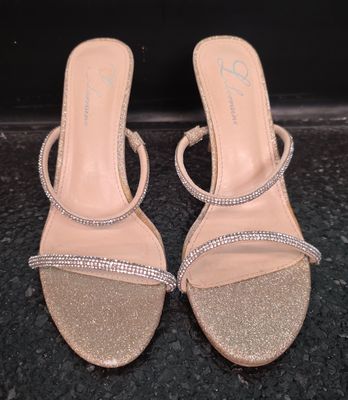 Size: 9    Brand: L Lorraine
