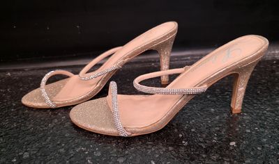 Size: 9    Brand: L Lorraine