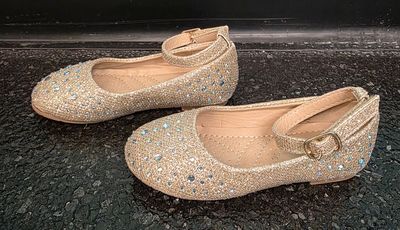 Size: 7 Toddler   Brand: Tahari